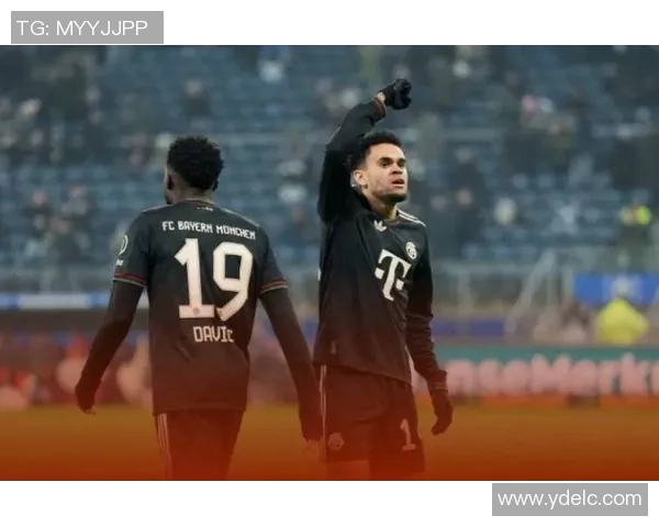 德甲激战：那不勒斯惊险逆转拜仁红牌争议引发全场热议